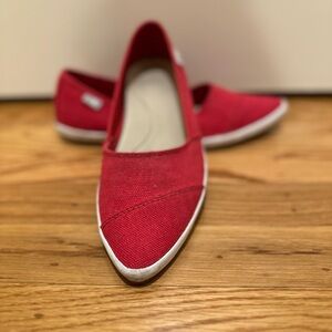 Sanuk red canvas pointed toe flats
